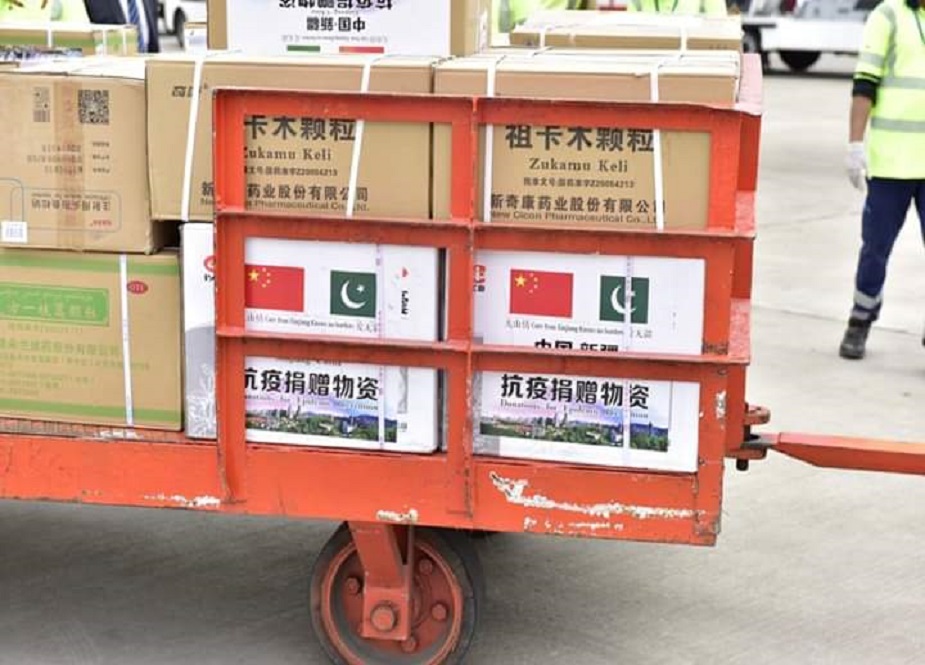 مشکل کی گھڑی میں 8 رکنی چینی میڈیکل ٹیم پاکستان پہنچ گئی
