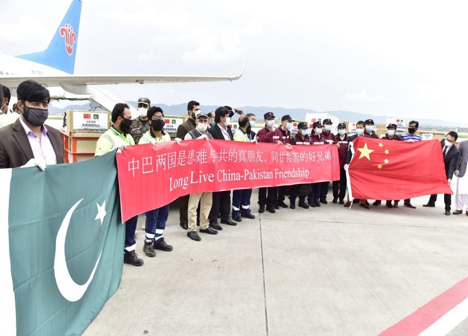 مشکل کی گھڑی میں 8 رکنی چینی میڈیکل ٹیم پاکستان پہنچ گئی