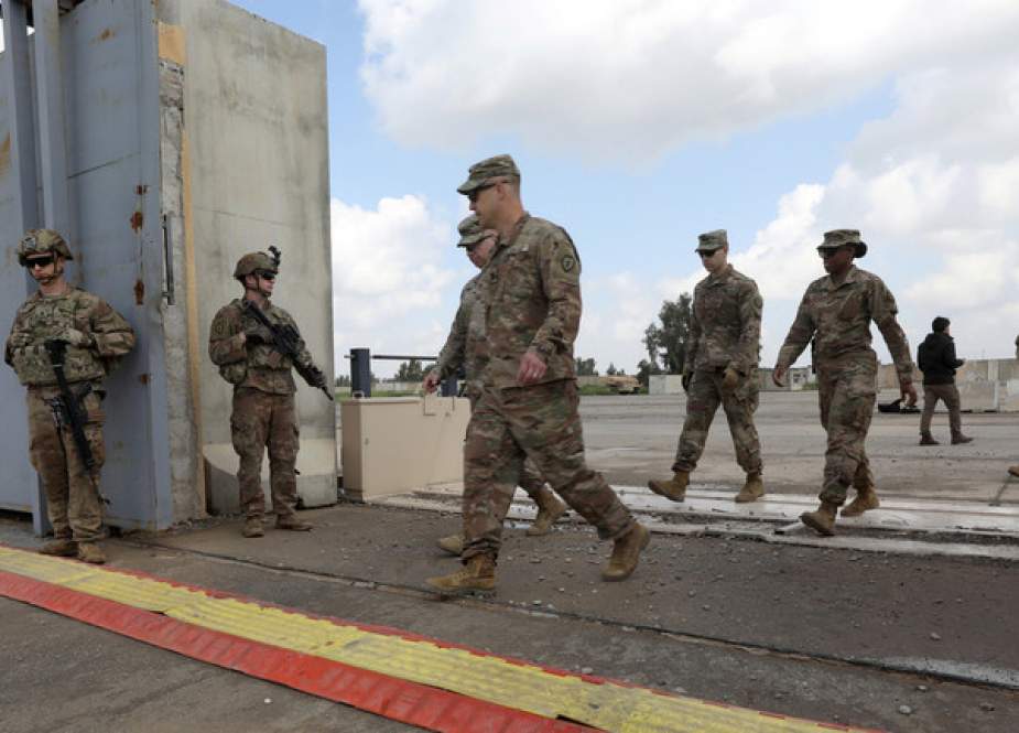 US soldiers walk from K-1 airbase to Iraqi security forces, in Kirkuk, Iraq.JPG