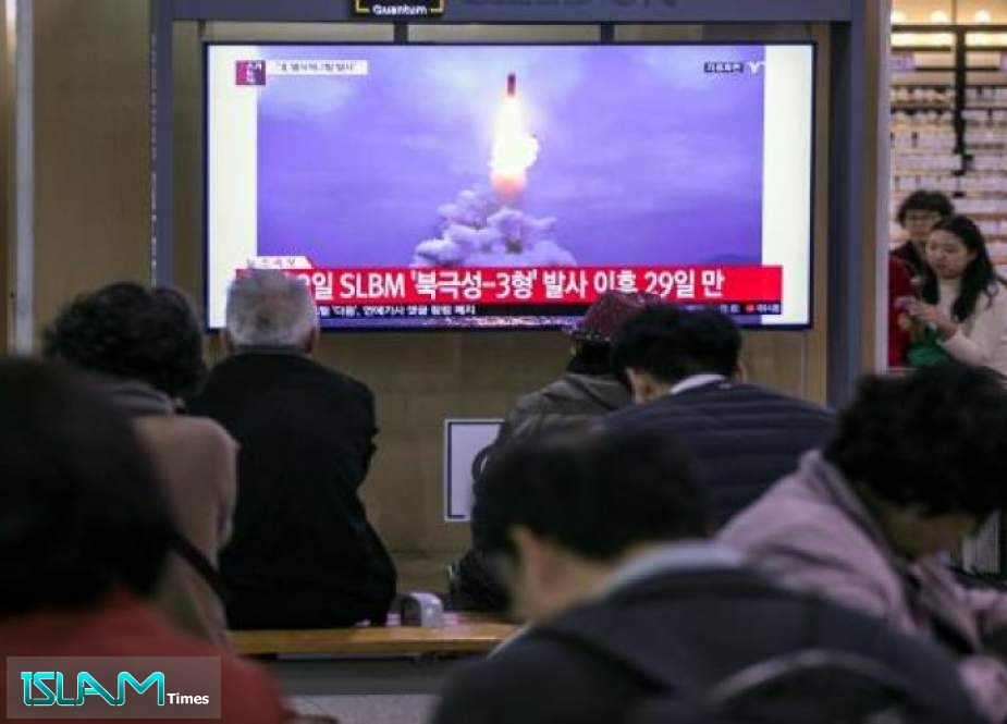 بيونغ يانغ تختبر قاذفات صواريخ عملاقة متعددة الفوهات