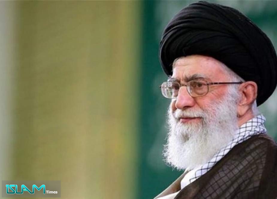 قائد الثورة الاسلامية يعرب عن تمنياته بشفاء لاريجاني