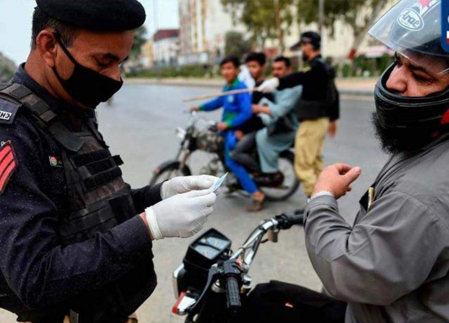 پشاور، لاک ڈاون کی خلاف ورزی کرنیوالے 114 افراد گرفتار, 4 سکول سیل