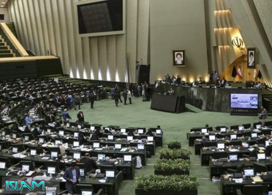 اول جلسة علنية للبرلمان الايراني بعد تفشي كورونا