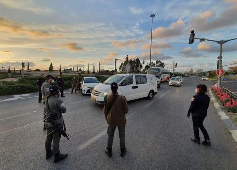Israeli occupation police enforcing lockdown measures in the Zionist entity.jpg