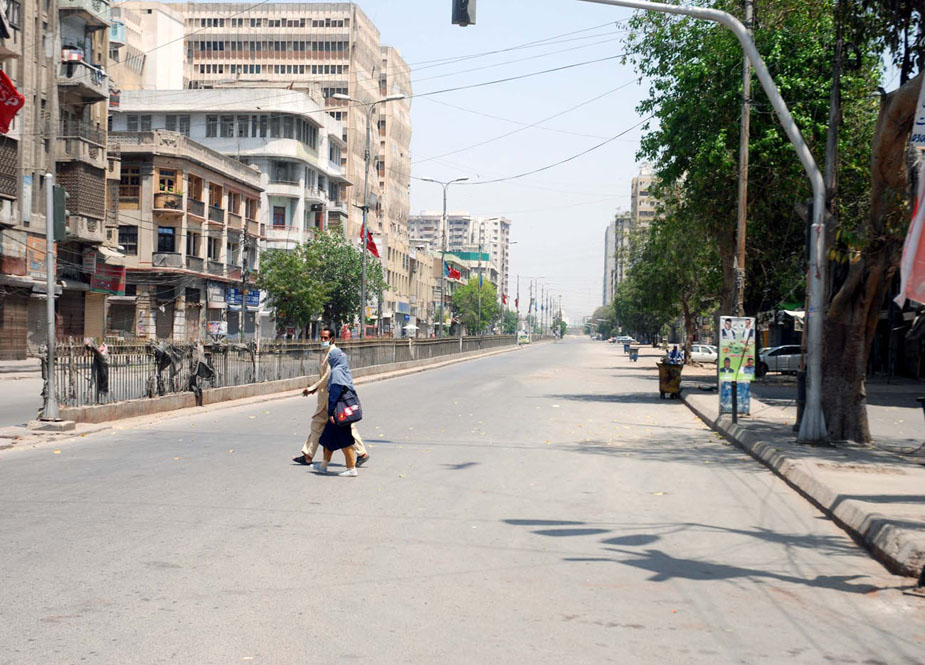 کراچی میں مسلسل دوسرے جمعہ کو بھی لاک ڈاؤن کے دوران پابندیوں پر سختی سے عمل درآمد کیا گیا