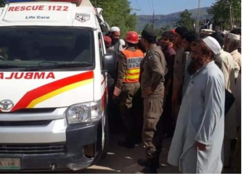پشاور میں مکان کی چھت گرنے سے ماں 3 بچوں سمیت جاں بحق