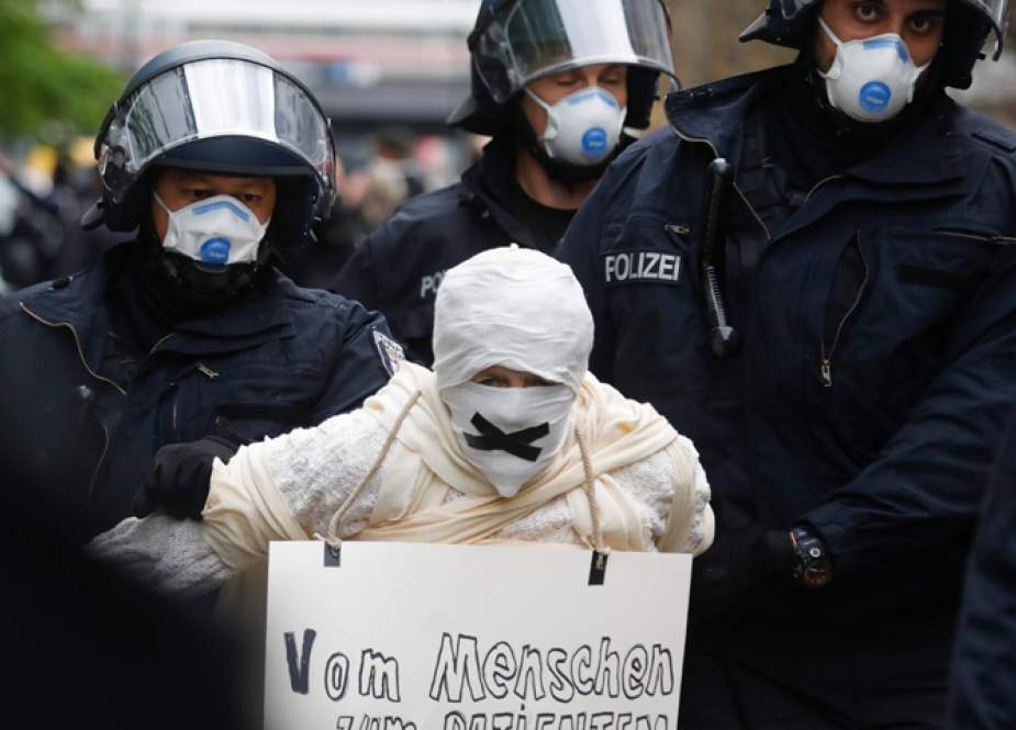 جرمنی، لاک ڈاؤن کے خلاف ایک ہزار سے زائد افراد کا احتجاج، درجنوں گرفتار