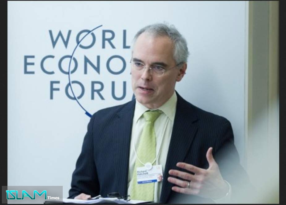 Dr. Richard Hatchett. He was an advisor to President George W. Bush, for whom he imagined mandatory confinement of the civilian population and now heads CEPI, the global coordination group for vaccine investment created by the Davos Forum around the Gates Foundation. He was the first to equate the Covid-19 epidemic with a "war" (sic).