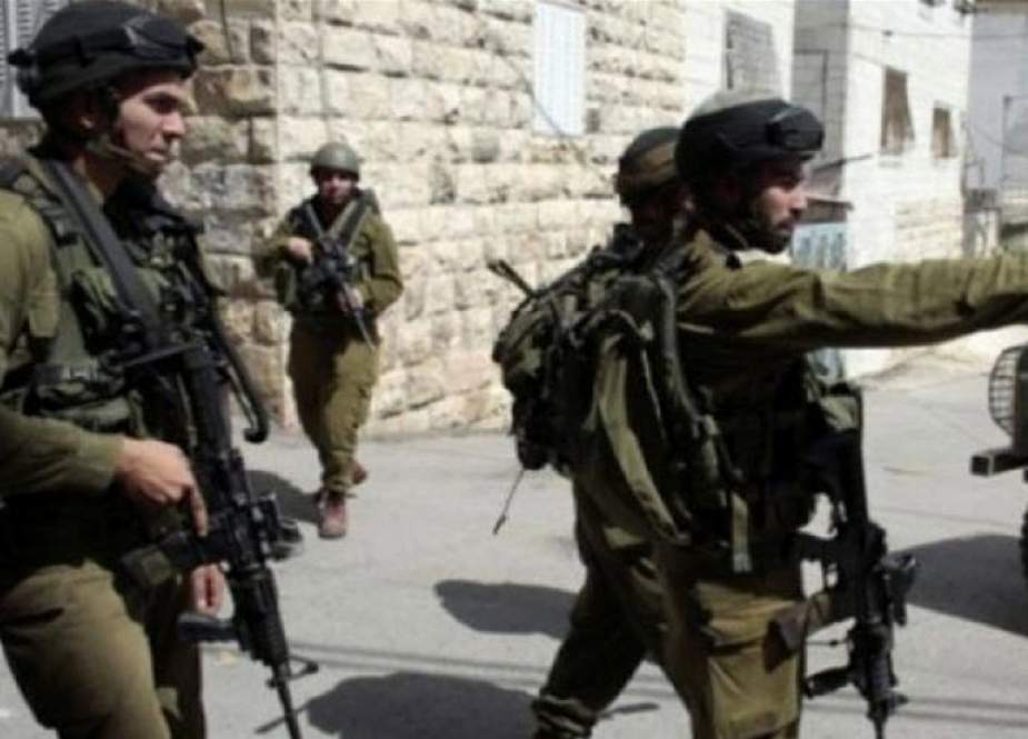 حمله نظامیان صهیونیست به یک روستا در کرانه باختری؛ ۸ فلسطینی زخمی شدند