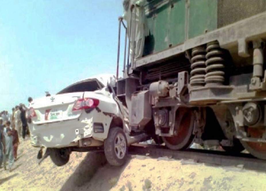 لاہور، پتوکی میں ٹرین کی کار کو ٹکر، 4 افراد جاں بحق