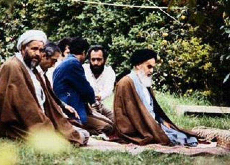 تبیین الگوی تصمیم­‌گیری امام خمینی در مواجهه با آمریکا بر مبنای فقه سیاسی