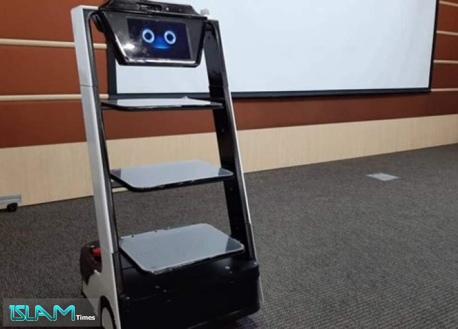 إزاحة الستار عن روبوت ايراني لتقديم الخدمات الطبية