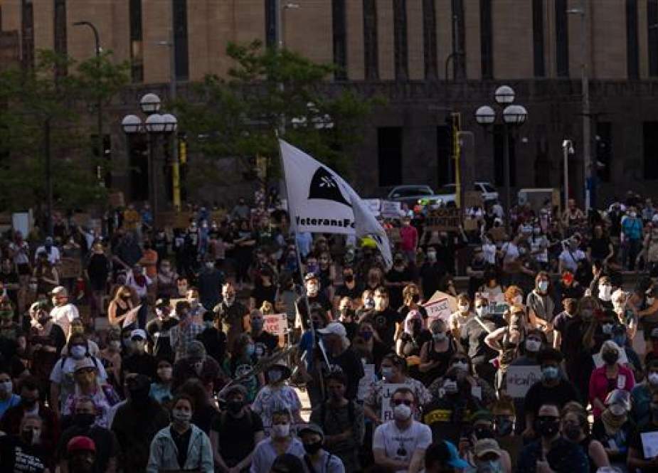 Gubernur Minnesota Menyerukan Diakhirinya Protes Keras Yang Mengecam Kebrutalan Polisi