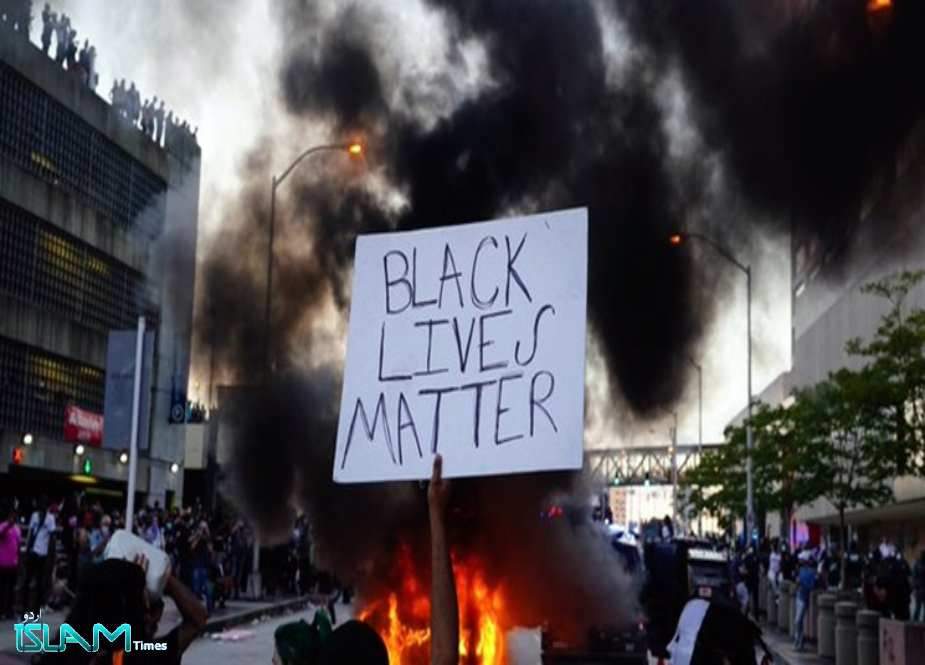 امریکہ، سیاہ فام شہری کے بہیمانہ قتل کیخلاف جاری احتجاجی مظاہروں میں 1 پولیس اہلکار ہلاک