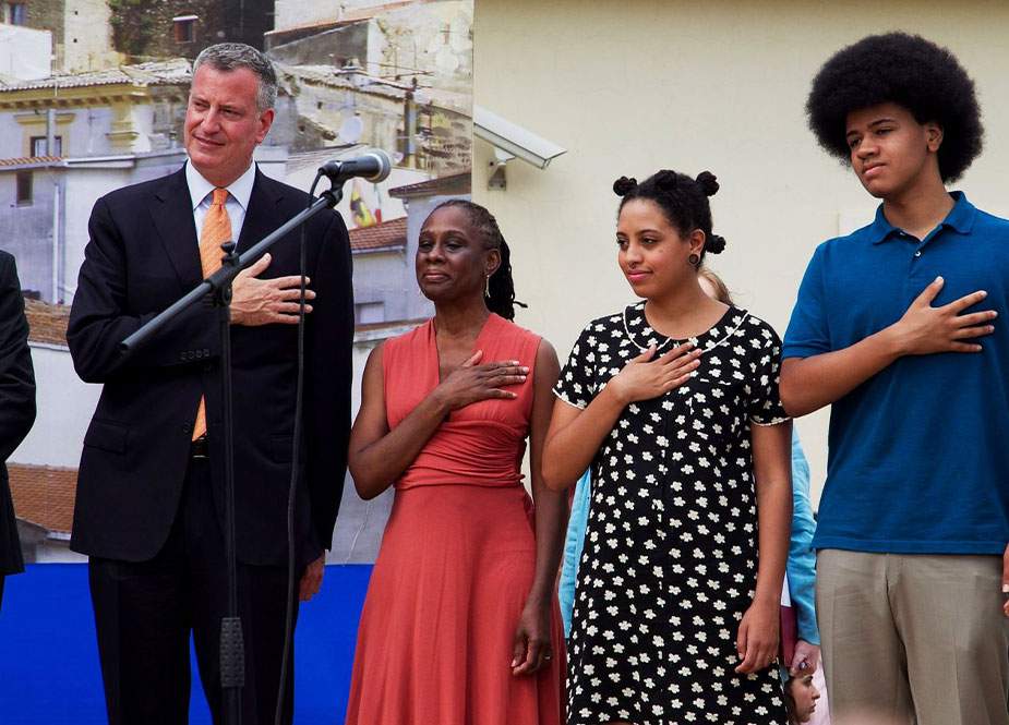 ABŞ-da şok olay: Nyu-York merinin qızı da etirazlara qoşuldu