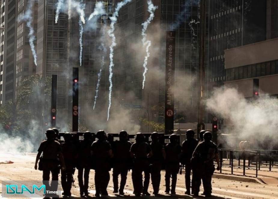 Clashes Erupt in Brazil between Pro, Anti-Bolsonaro Groups