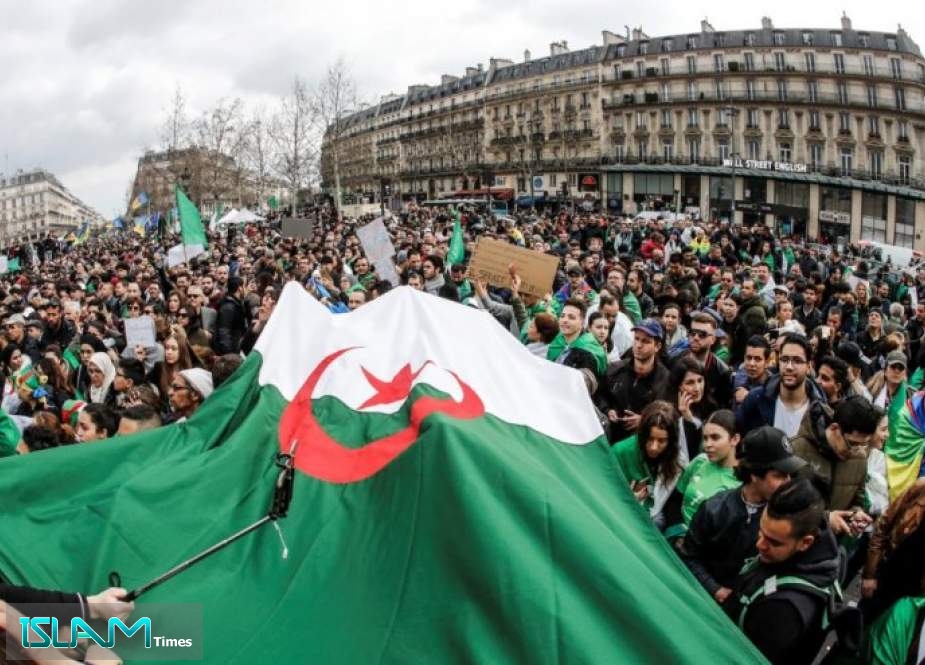 الإعلام الجزائري يرد على فرنسا: تذكير بجرائم الاستعمار
