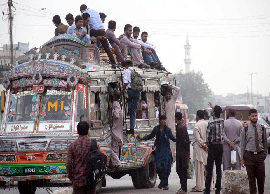 کراچی میں ایس او پیز کی خلاف ورزی کرنیوالی بسوں کیخلاف کریک ڈاؤن