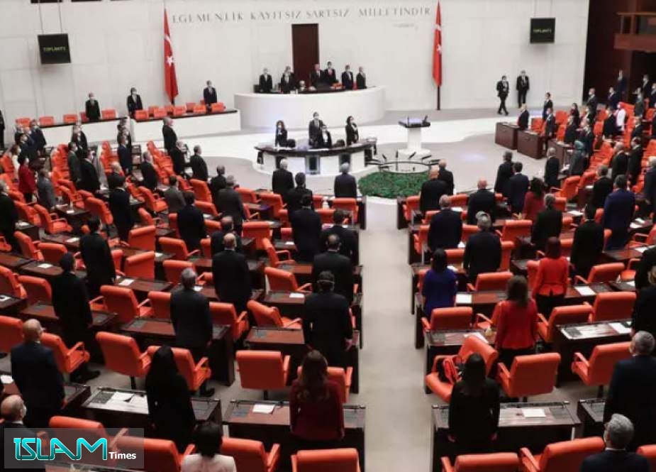 اعتقال ثلاثة نواب معارضين في تركيا بعد إسقاط عضويتهم