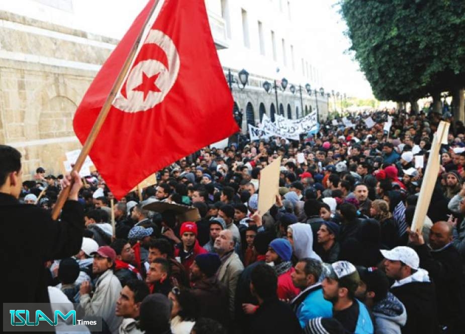 دعوات للتظاهر وحل البرلمان ومحاسبة الفاسدين فی تونس