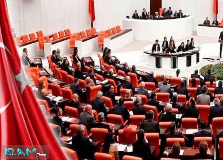 البرلمان التركي يتبنى قانونا يعزز صلاحيات ‘‘حراس الأحياء‘‘