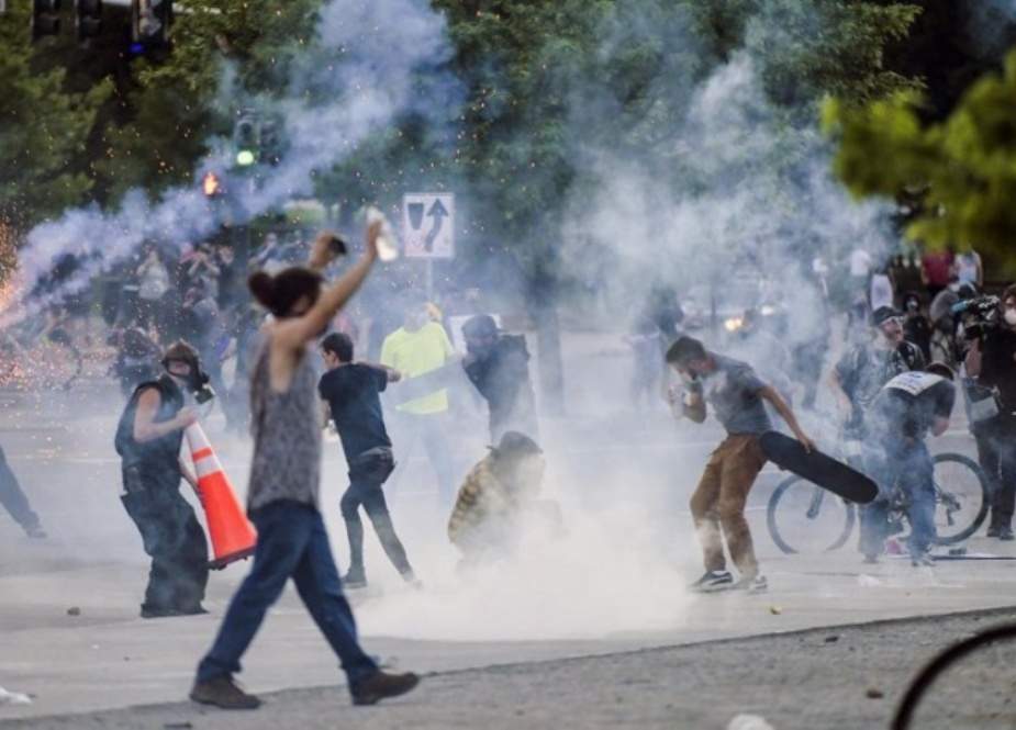 امریکہ میں مظاہرین کیخلاف ممنوعہ گیس کا استعمال، ایمنسٹی انٹرنیشنل کی تشویش