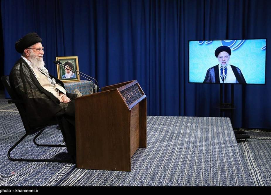 Imam Sayyed Ali Khamenei at conference meeting with Judiciary officials on the occasion of the National Judiciary.jpg