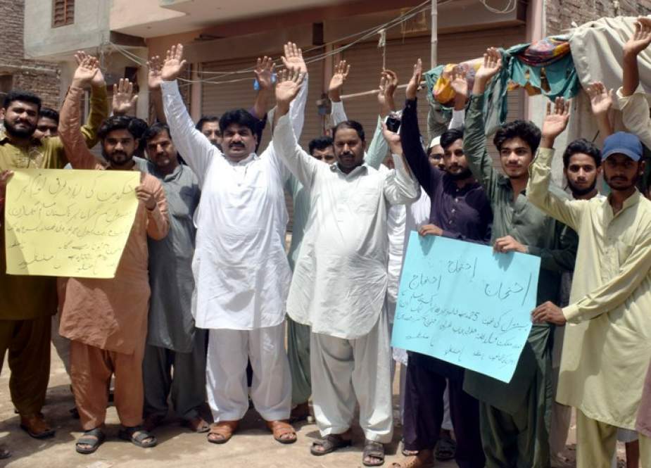 پٹرولیم مصنوعات میں مہنگائی کے خلاف مسلم لیگ(ن) کا مظاہرہ، عمران خان سے استعفیٰ کا مطالبہ 