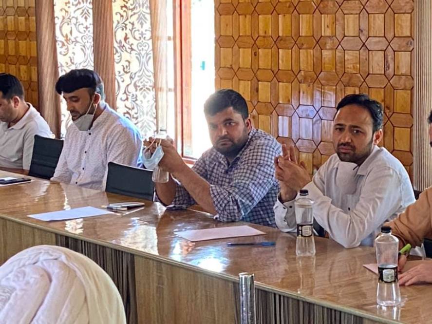 مقبوضہ کشمیر میں کورونا وائرس کو لیکر انجمن شرعی شیعیان کے زیر اہتمام ڈاکٹروں و علماء کا مشترکہ اجلاس