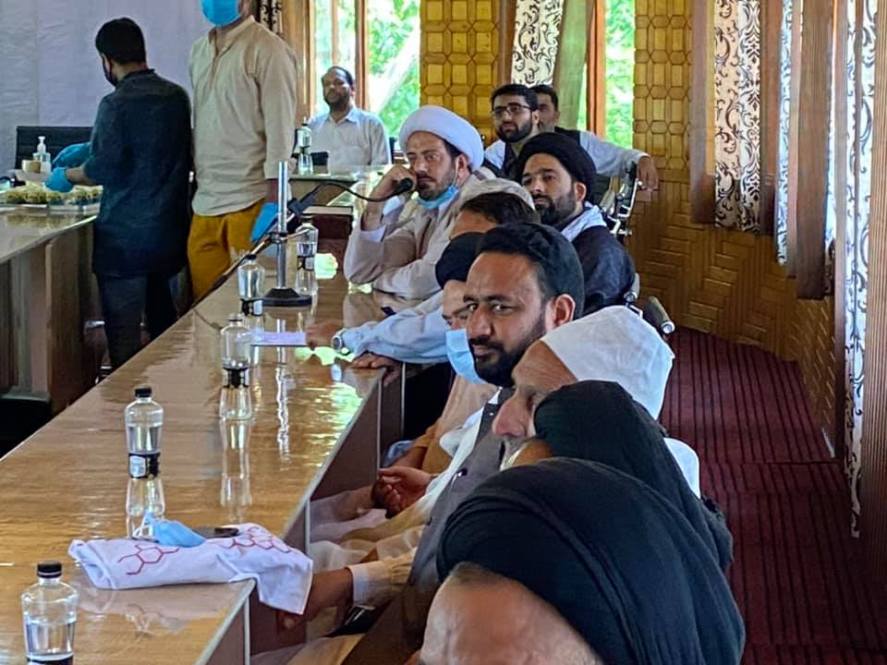 مقبوضہ کشمیر میں کورونا وائرس کو لیکر انجمن شرعی شیعیان کے زیر اہتمام ڈاکٹروں و علماء کا مشترکہ اجلاس