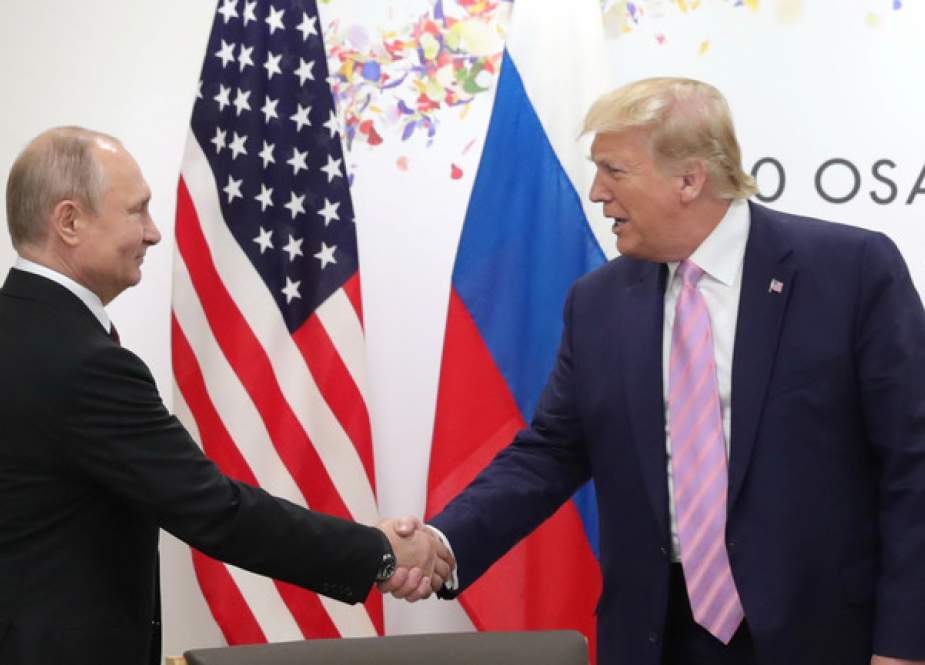 Vladimir Putin shakes hands with Donald Trump in meeting of the G20 summit in Osaka, Japan.JPG