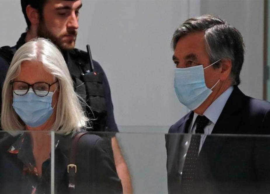 بیوی، بچوں اور ساتھی کو لاکھوں یوروز تنخواہ  دینے کا الزام، سابق فرانسیسی وزیراعظم کو قید اور جرمانے کی سزا