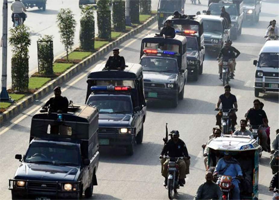 لاہور میں سکیورٹی اداروں کا فلیگ مارچ