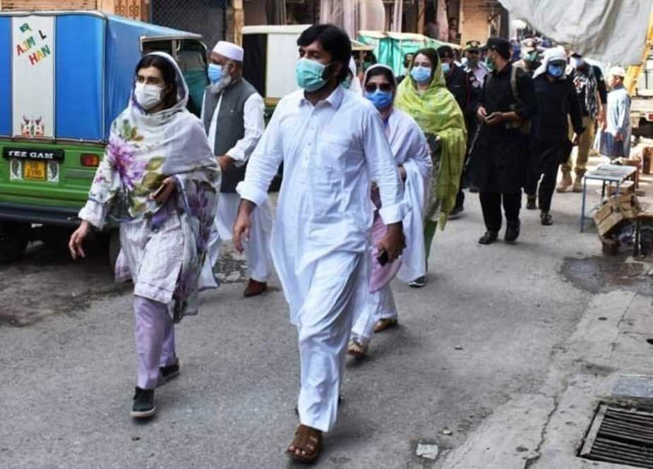 پشاور میں ضابطہ اخلاق کی خلاف ورزی پر خواتین کا بازار سیل