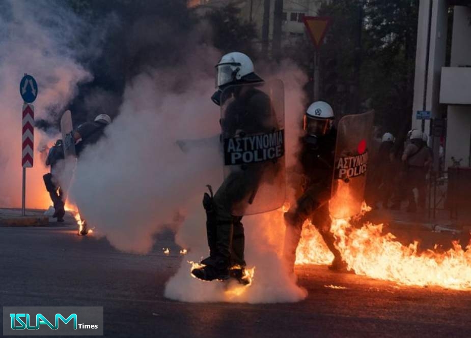 Greece: Violence Erupts at Rally in Athens against New Protest Law