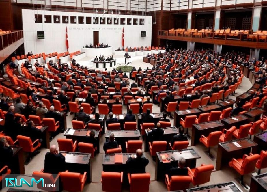 تركيا تقر قانونا يقيد نقابات المحامين