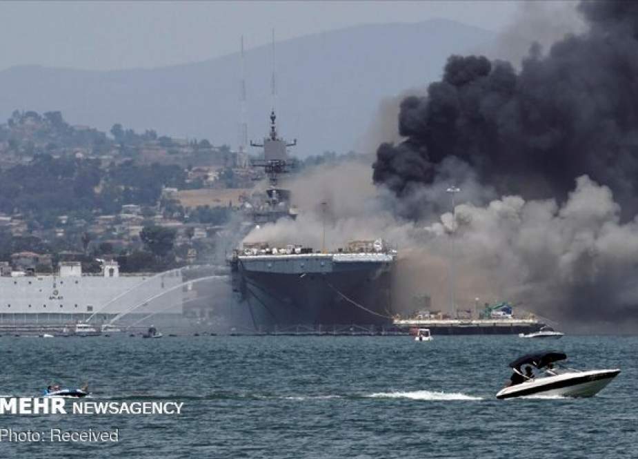 Washington Rahasiakan Insiden Kebakaran Kapal Angkatan Laut AS