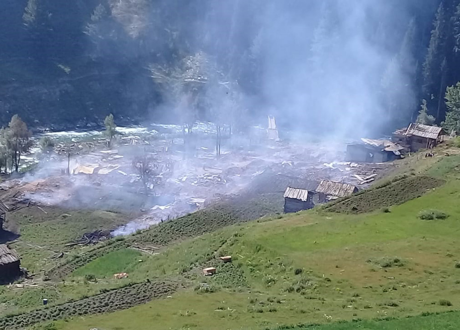 استور میں خوفناک آتشزدگی کے نتیجے میں پورا گائوں راکھ کا ڈھیر بن گیا