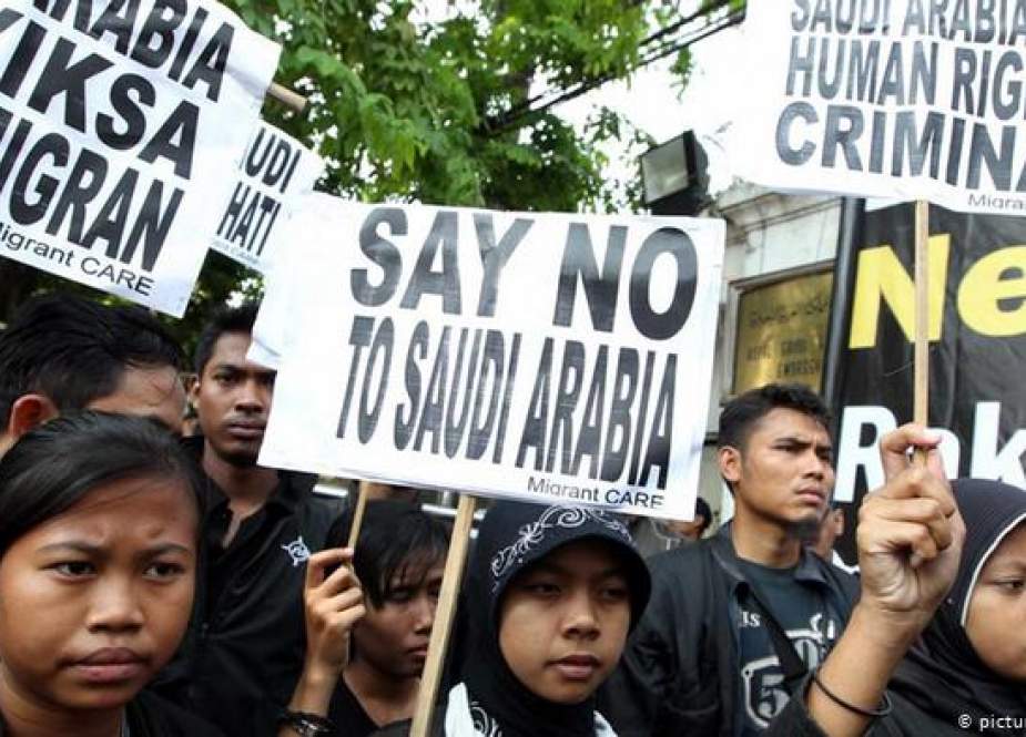 Demo di kedutaan Arab Saudi di Jakarta, Juni 2011, setelah TKI Indonesia dipancung di negara itu. (DW)