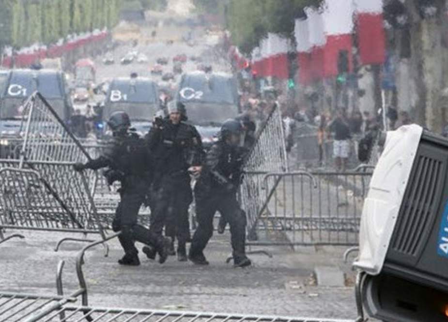 تظاهرات ضد دولتی در فرانسه به خشونت کشیده شد