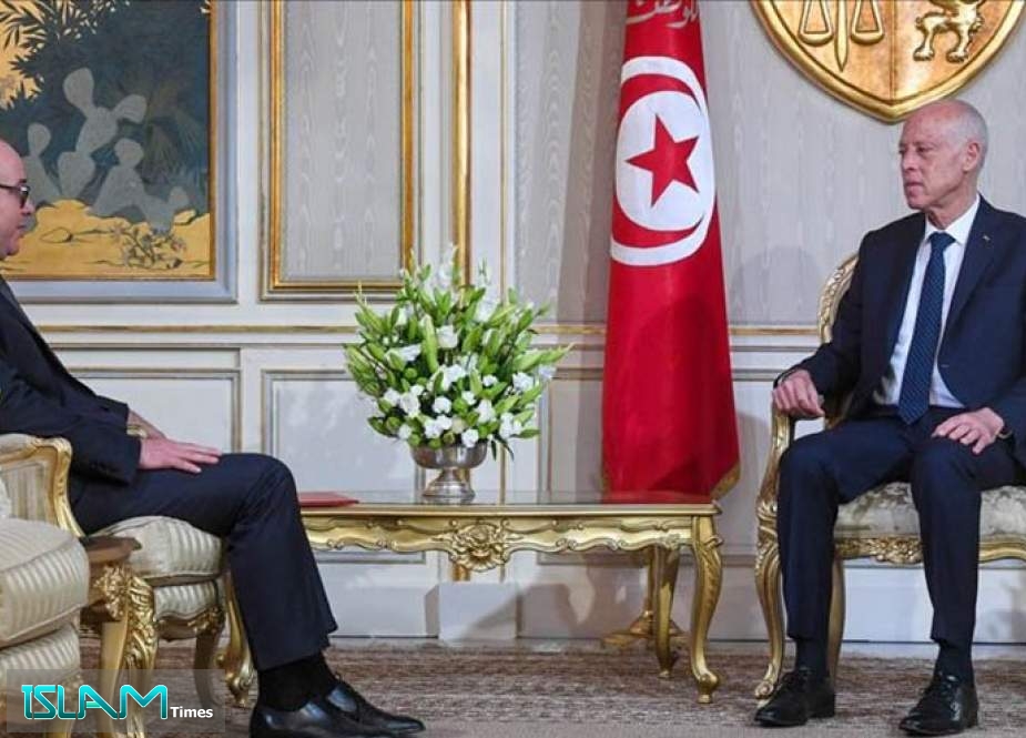 الرئيس التونسي يطلب رسمياً من الفخفاخ الإستقالة