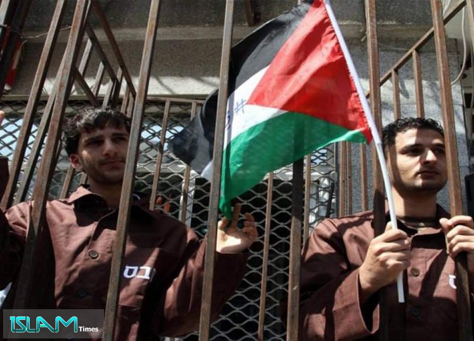 إدارة سجن "عوفر" تخضع لمطالب الأسرى الفلسطينيين