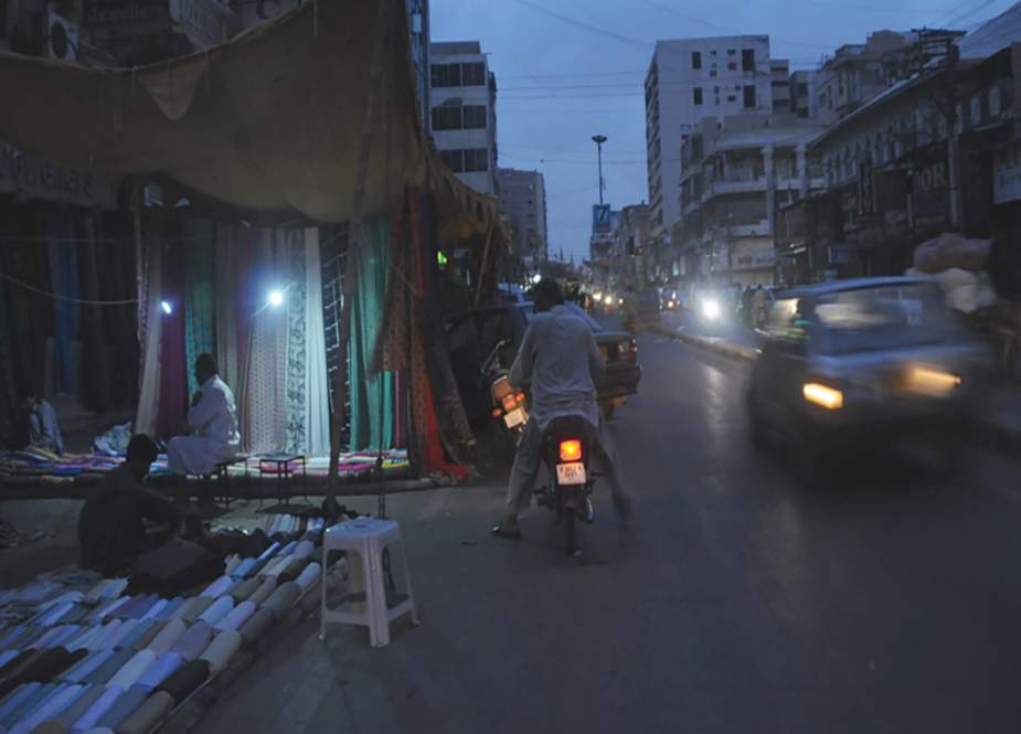 کراچی کا بڑا حصہ گزشتہ رات بجلی سے محروم، حکومتی دعوے دھرے رہ گئے