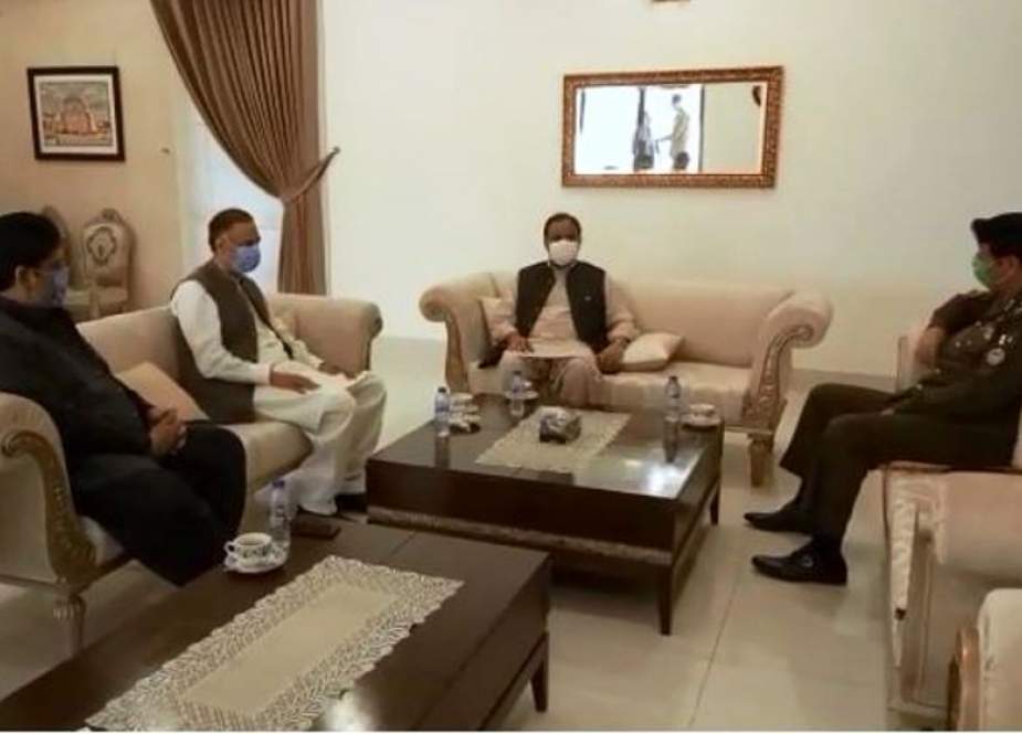 وزیراعلی عثمان بزدار ڈیرہ غازی خان سے ملتان پہنچ گئے، ایئرپورٹ پر اجلاس میں شرکت