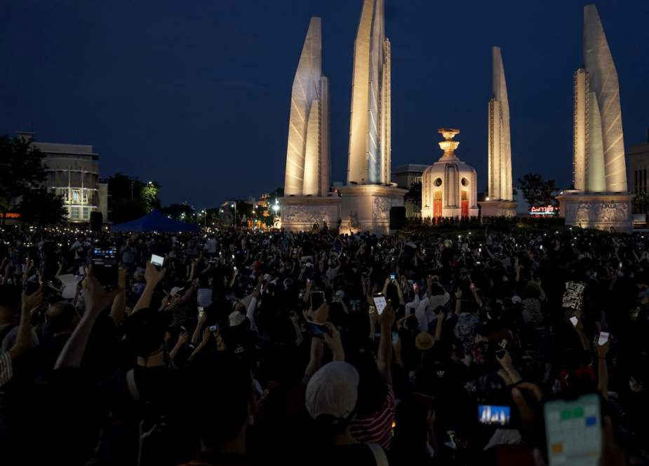 Thousands take to Bangkok streets to protest against Thailand’s government.jpg