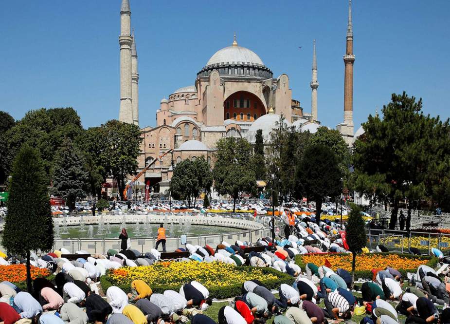 ترکی کی تاریخی آیا صوفیہ مسجد میں 86 برس بعد نماز جمعہ ادا، طیب اردوان کی بھی شرکت