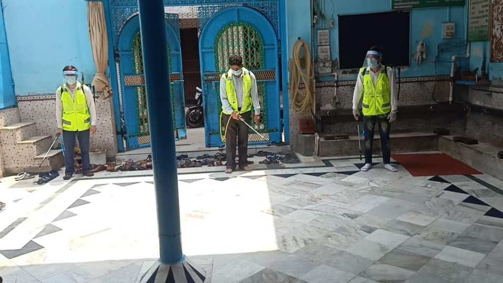 ولایت فاؤنڈیشن کیجانب سے دہلی بھر میں مذہبی مقامات پر سینیٹائزر و صفائی مہم جاری
