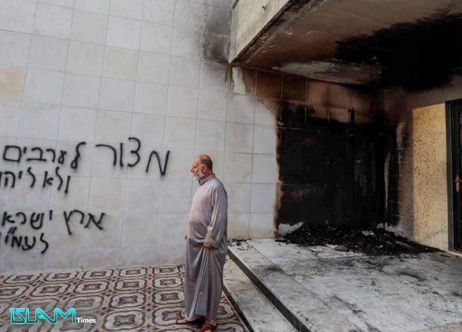 ‘Israeli’ Settlers Set Palestinian Mosque on Fire