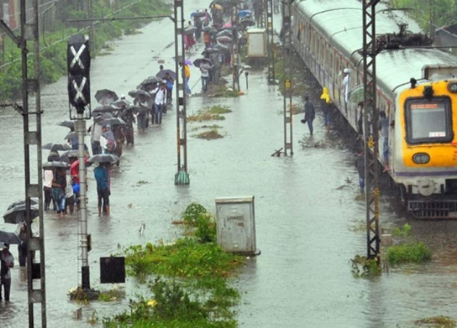 ممبئی میں طوفانی بارشوں نے تباہی مچا دی