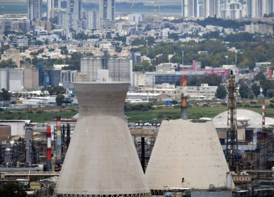 Petrochemical facilities at Haifa Bay.jpg
